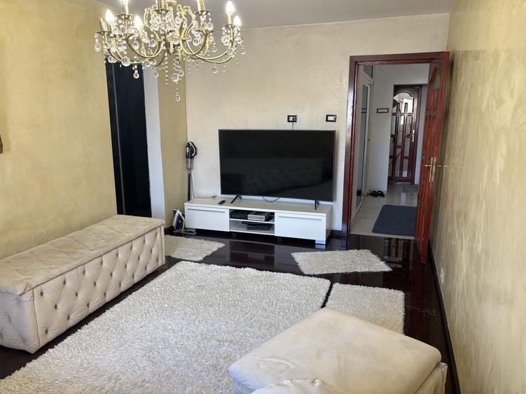 Apartament cu 4 camere decomandat în Central