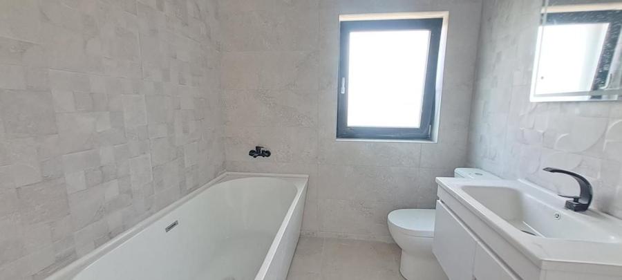 Casă individuală cu 4 camere cu Canalizare în Miroslava