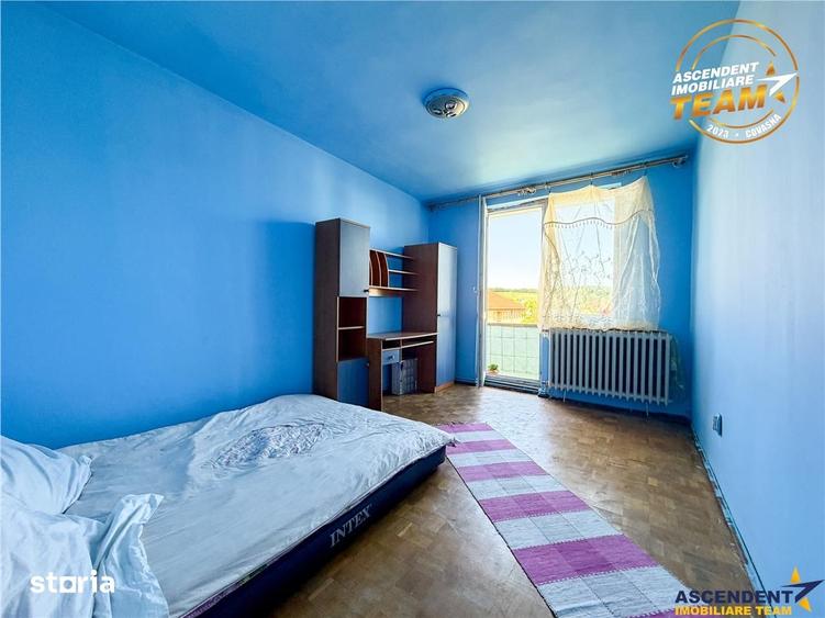 Apartament cu 3 camere, mobilat în Simeria