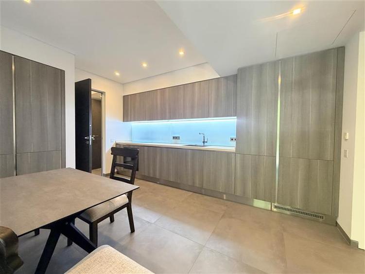 Apartament cu 5 camere decomandat, mobilat în Primăverii