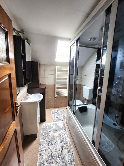 Casă individuală cu 5 camere cu Canalizare în Bujoreni