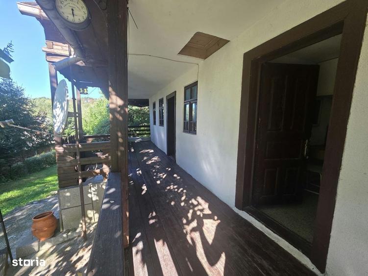 Casă cu 4 camere cu Teren 3300 Mp în Călinești