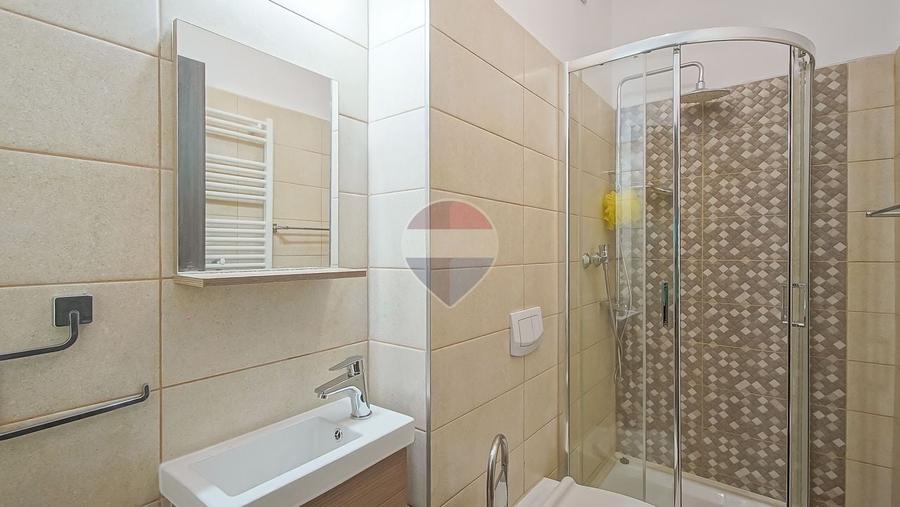 Apartament cu 3 camere decomandat, mobilat în Tractorul
