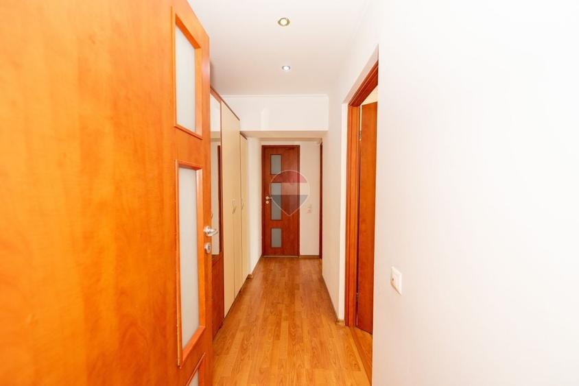 Apartament cu 3 camere semidecomandat, mobilat în Militari