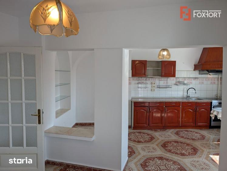 Apartament cu 4 camere decomandat în Intim