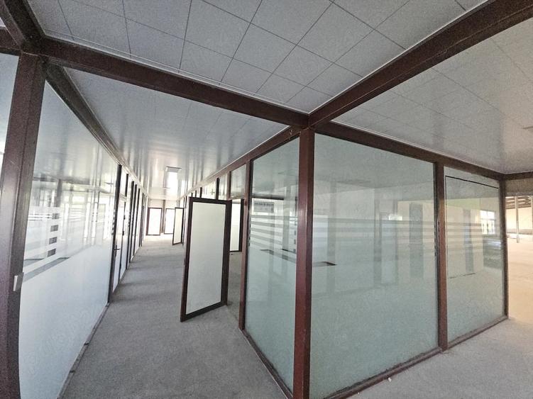 Spațiu comercial, de 4,000 mp, în Central