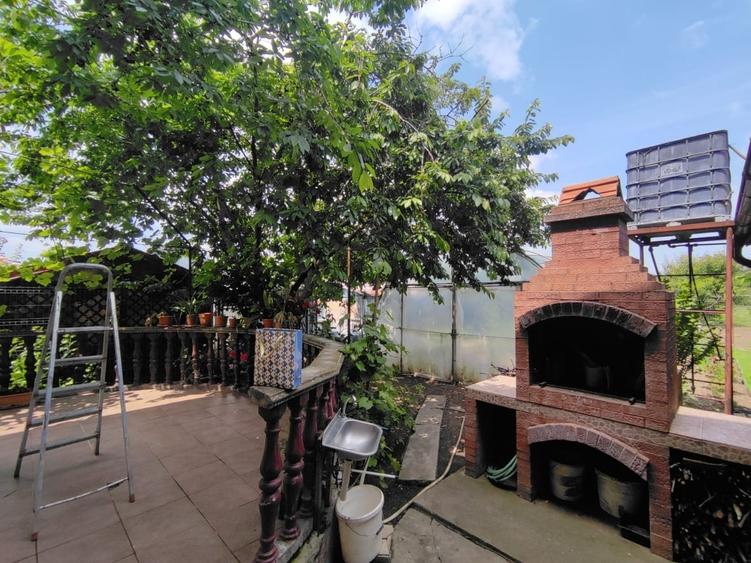 Casă cu 5 camere cu Teren 1320 Mp în Central