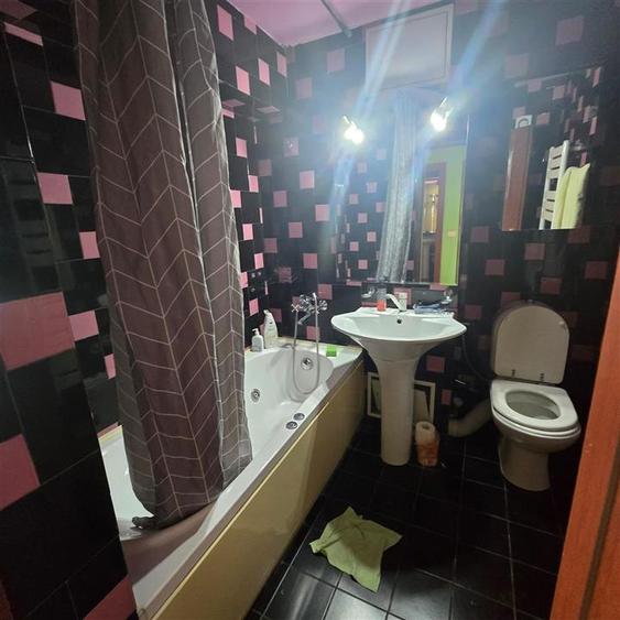 Apartament cu 3 camere decomandat în Alexandru cel Bun