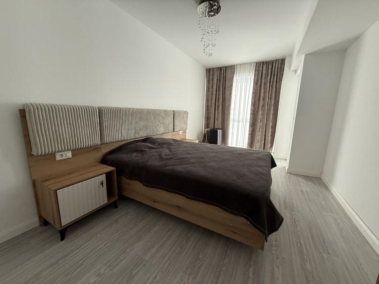 Apartament cu 2 camere semidecomandat, mobilat în Central