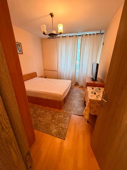 Apartament cu 3 camere semidecomandat în Drumul Taberei