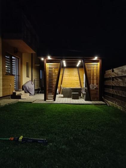 Casă cu 3 camere cu Garaj în Valea Adâncă