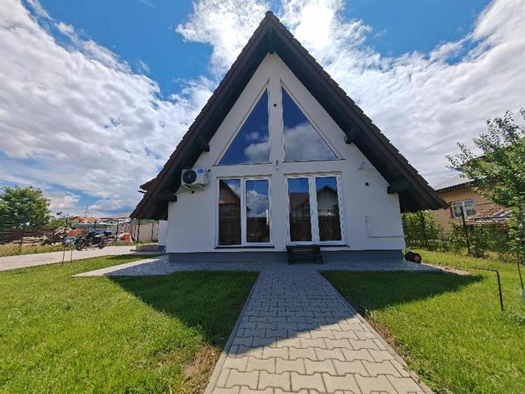 Casă cu 3 camere cu Canalizare în Periferie
