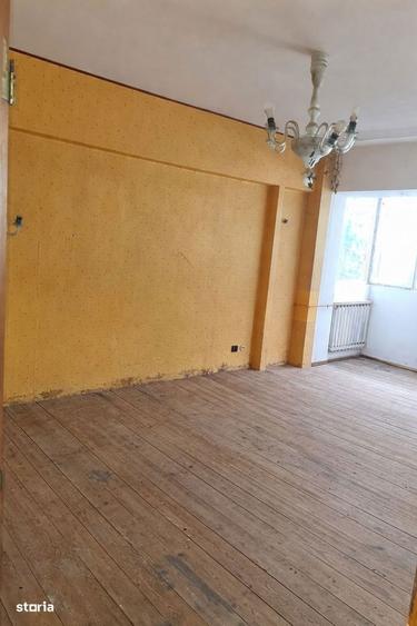 Apartament cu 4 camere decomandat în Pipera