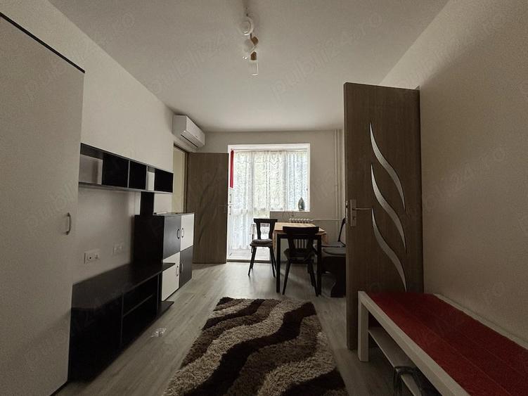 Apartament cu 3 camere semidecomandat în Dacia