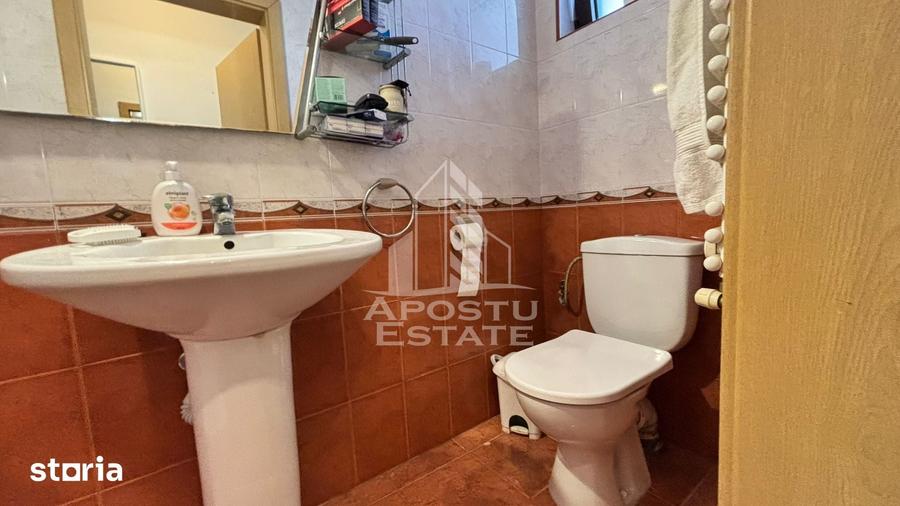 Casă cu 4 camere cu Teren 337 Mp în Girocului