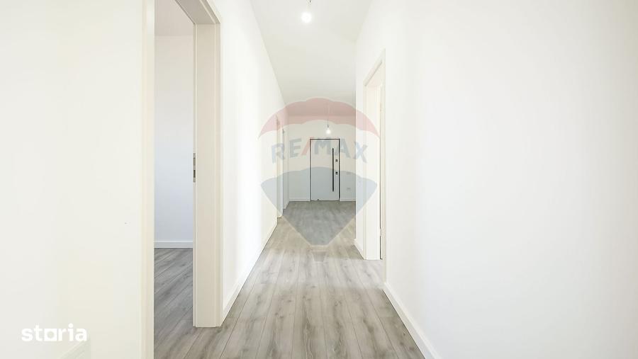 Casă cu 5 camere cu Teren 657 Mp în Florilor