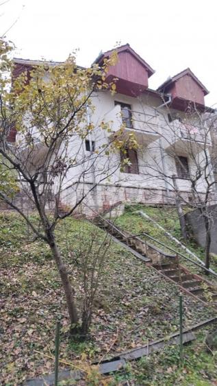 Casă individuală cu 4 camere cu Teren 1000 Mp în Toplița