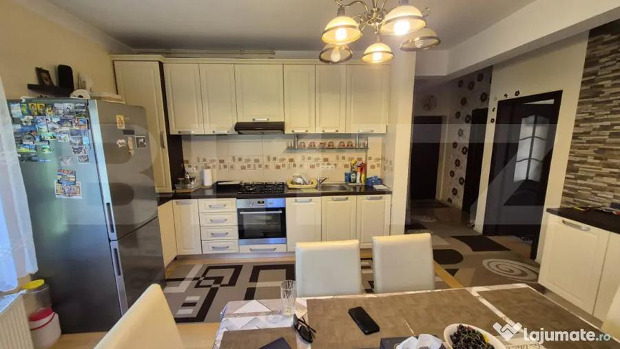 Apartament cu 3 camere decomandat, mobilat în Central