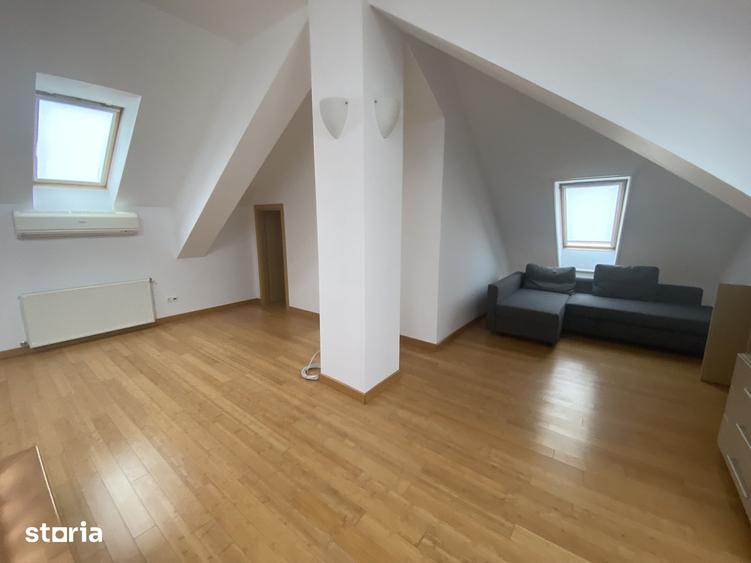 Casă cu 5 camere cu Teren 250 Mp în Central