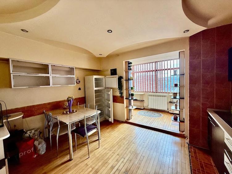 Apartament cu 4 camere decomandat în Nicolae Bălcescu