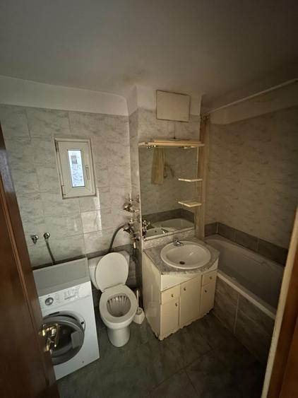 Apartament cu 4 camere decomandat, mobilat în Central