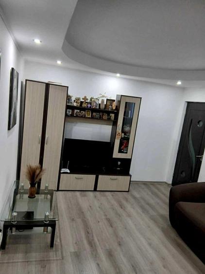 Apartament cu 2 camere semidecomandat în Micro 11