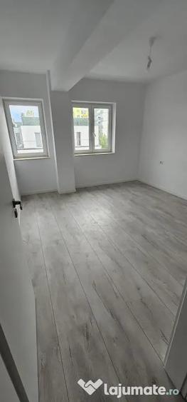 Apartament cu 2 camere decomandat în Tractorul