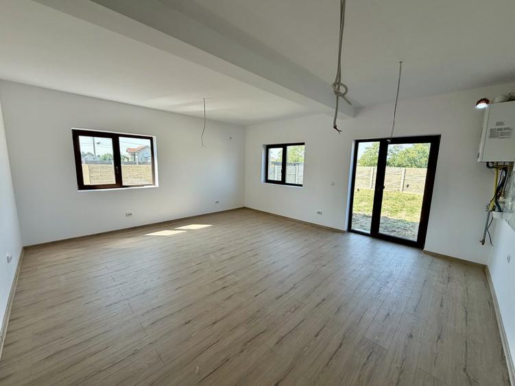 Duplex cu 4 camere cu Canalizare în Moșnița Nouă