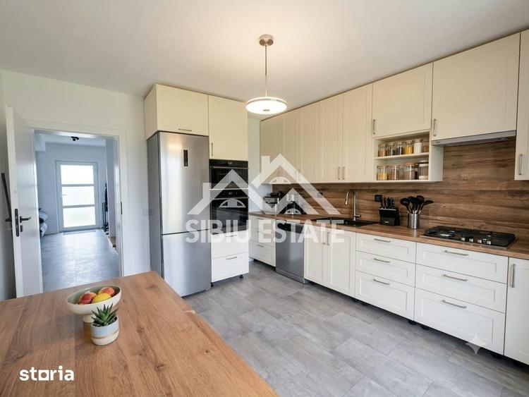 Casă cu 5 camere cu Teren 437 Mp în Central