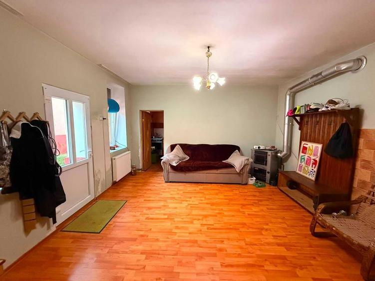 Casă cu 4 camere cu Teren 2000 Mp în Iara