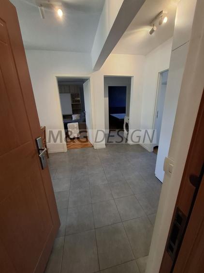 Apartament cu 3 camere decomandat, mobilat în Dâmbovița