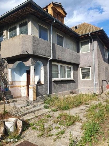Casă cu 4 camere cu Teren 250 Mp în Ișalnița
