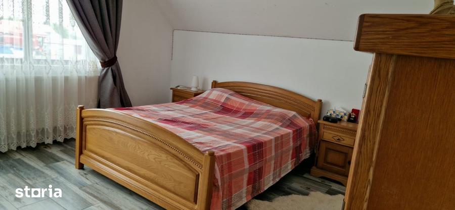 Casă cu 5 camere cu Teren 5400 Mp în Vadu Moldovei