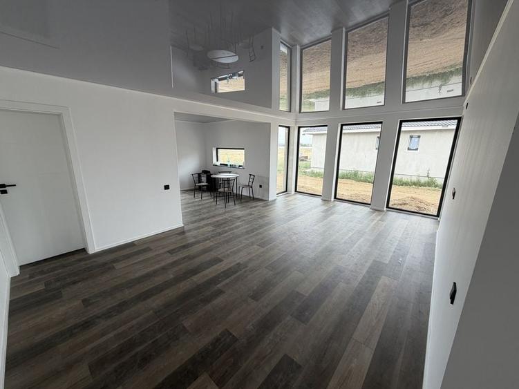 Casă cu 3 camere în Iosia