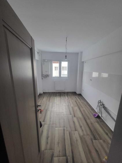Apartament cu 3 camere decomandat în Mioriței