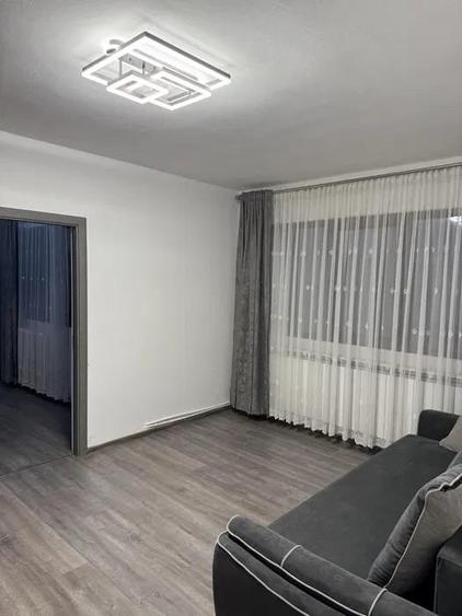 Apartament cu 2 camere semidecomandat, mobilat în Podu Roș