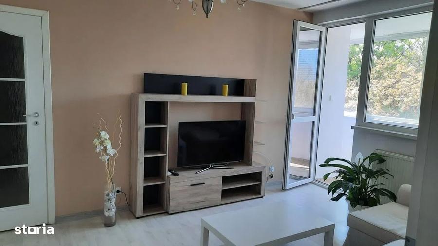 Apartament cu 2 camere semidecomandat, mobilat în Tei