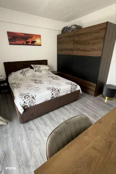 Apartament cu 3 camere decomandat, mobilat în Central