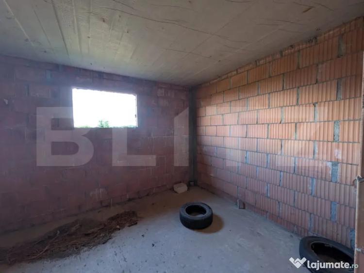 Casă cu 7 camere cu Teren 7500 Mp în Central