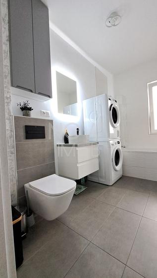 Apartament cu 3 camere semidecomandat, mobilat în Mihai Viteazul