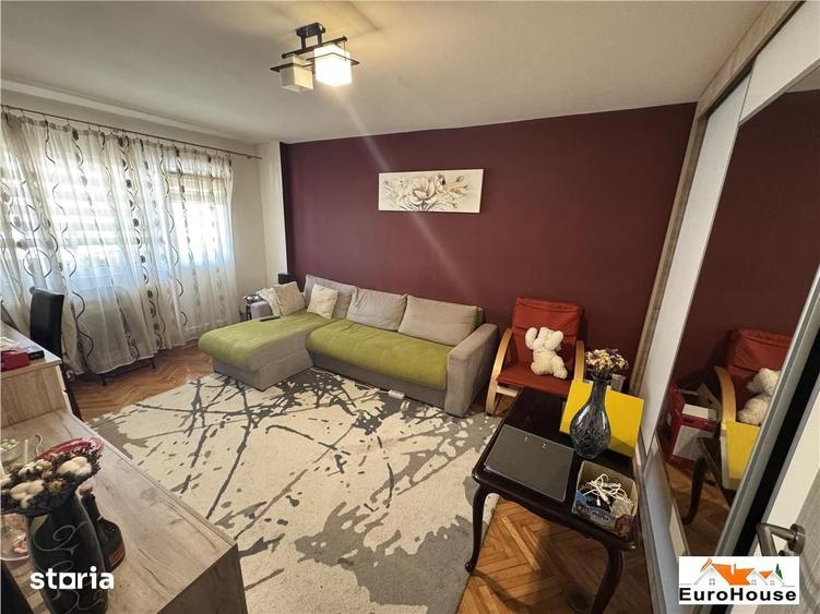 Apartament cu 3 camere decomandat în Cetate