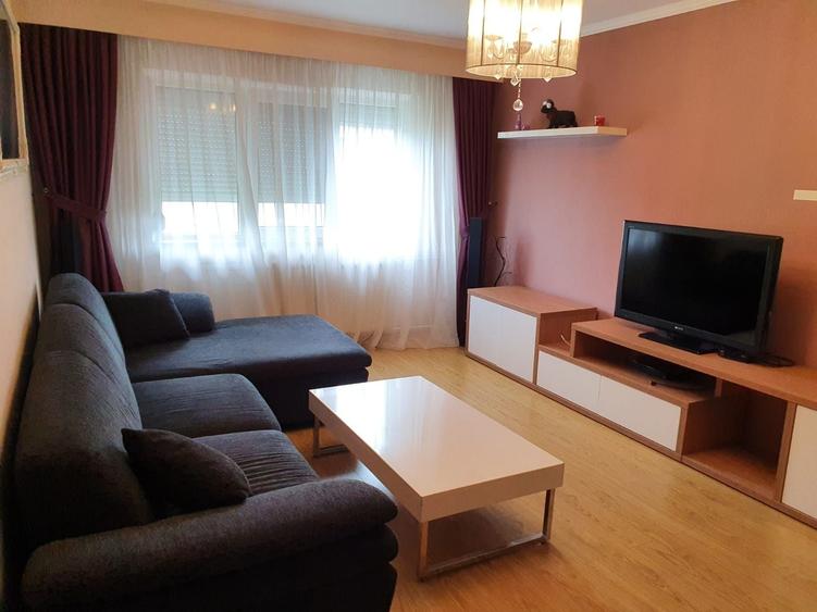 Apartament cu 3 camere decomandat în Decebal