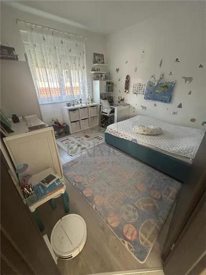 Apartament cu 3 camere decomandat, mobilat în Dumbrăvița