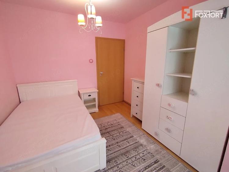Apartament cu 4 camere decomandat în Soarelui