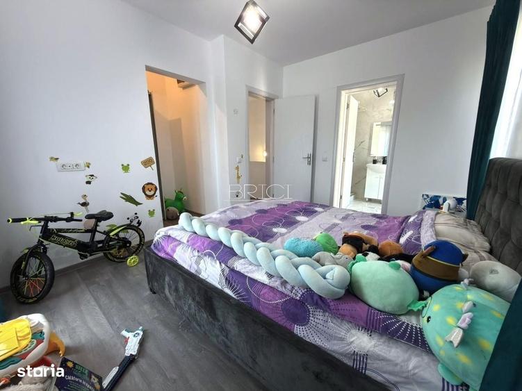 Casă cu 3 camere semidecomandat în Hărmanului