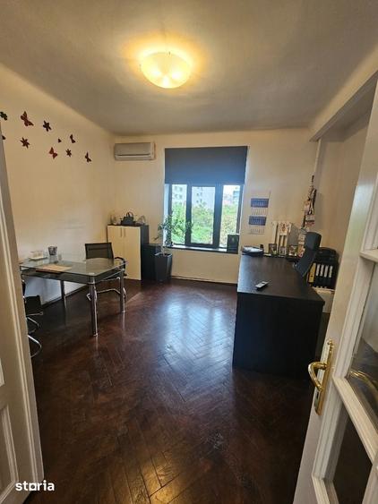 Apartament cu 4 camere decomandat în Romană