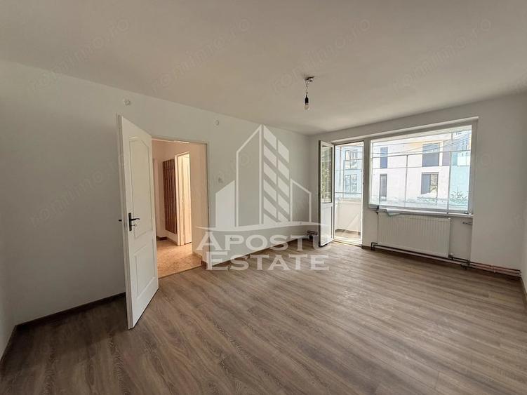 Apartament cu 3 camere semidecomandat în Take Ionescu