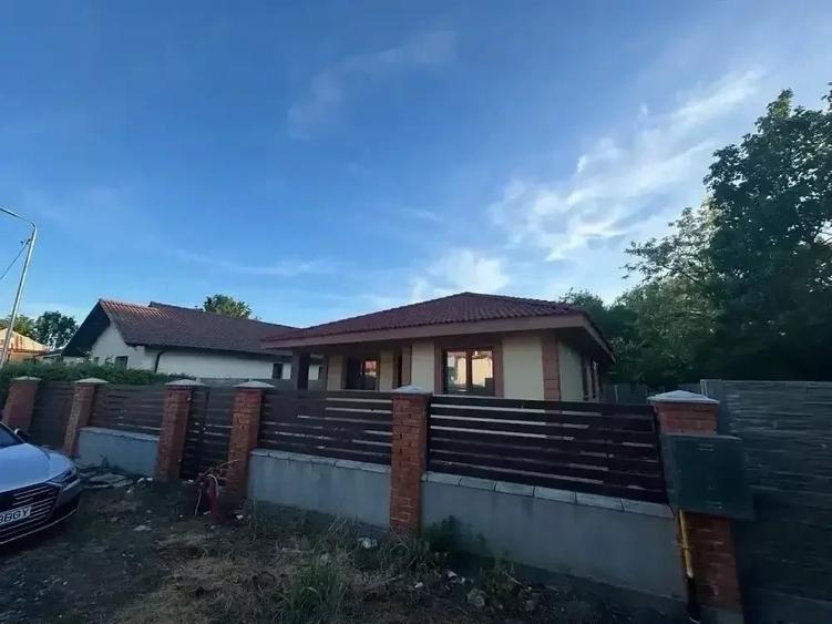 Casă cu 3 camere cu Teren 500 Mp în Sânmihaiu Român