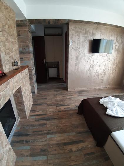 Casă individuală cu 16 camere cu Canalizare în Est