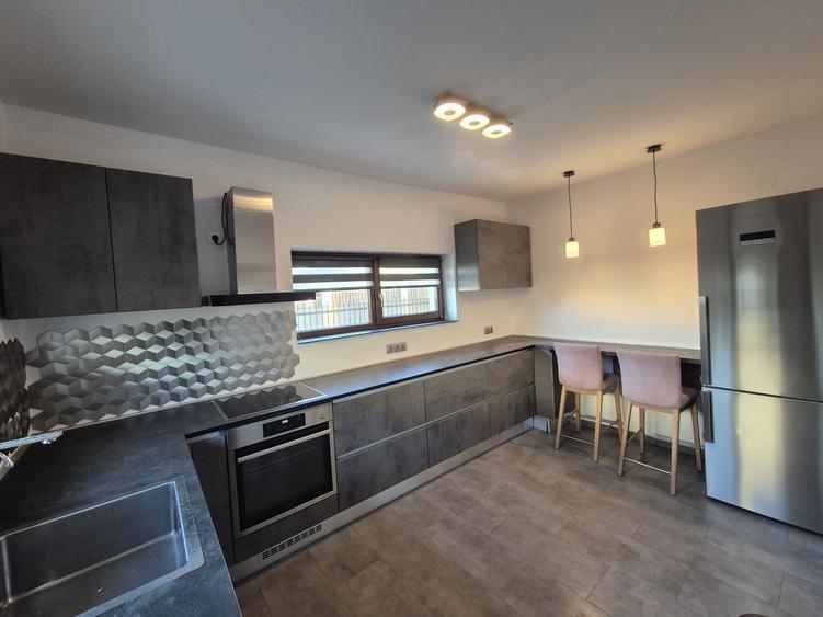 Casă cu 4 camere cu Teren 220 Mp în Central